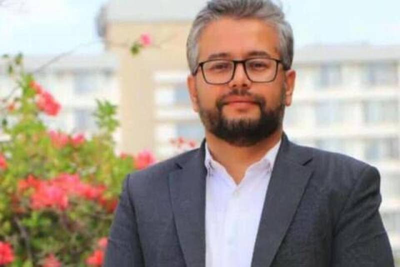 شهردار در اثر حادثه آتش سوزی منزل شخصی دارفانی را وداع گفت.