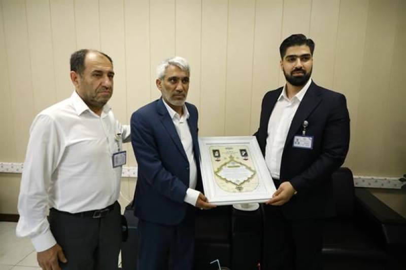 تقدیر خانواده شهدا از مدیر عامل شرکت
