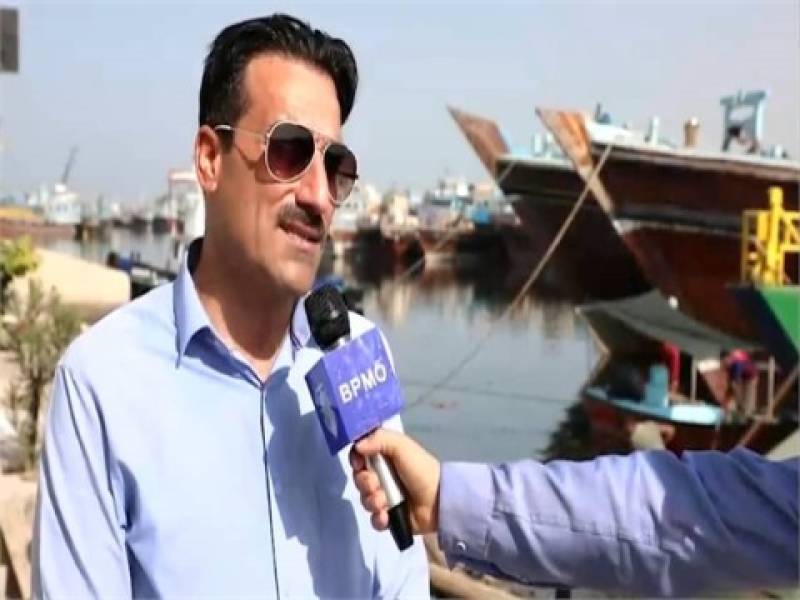 طرح پاک‌سازی خور بندر گناوه اجرایی شد