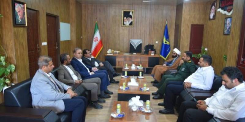 مدیرعامل شرکت صنایع پتروشیمی سبلان، به مناسبت روز پاسدار با سرهنگ تاجیک، فرمانده سپاه شهرستان عسلویه، دیدار و گفت‌وگو کرد