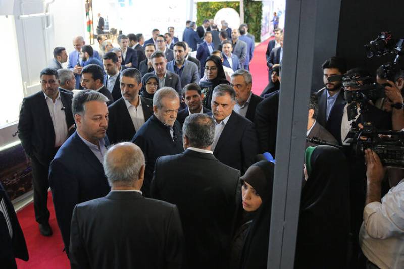 بازدید دکتر پزشکیان از بیست و نهمین نمایشگاه بین‌المللی نفت، گاز، پالایش و پتروشیمی تهران