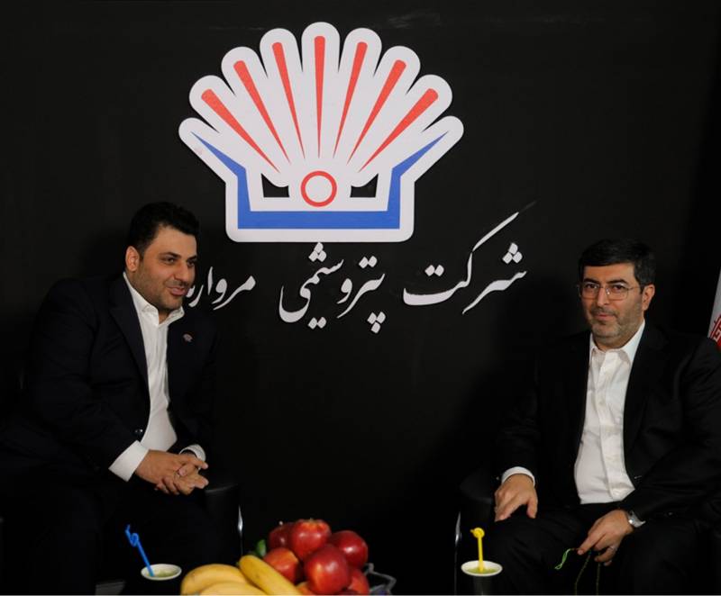بازدید مدیرعامل شرکت سرمایه‌گذاری اهداف از غرفه پتروشیمی مروارید